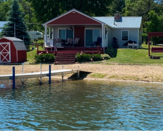Beautiful Family Cottage on West Londo Lake 